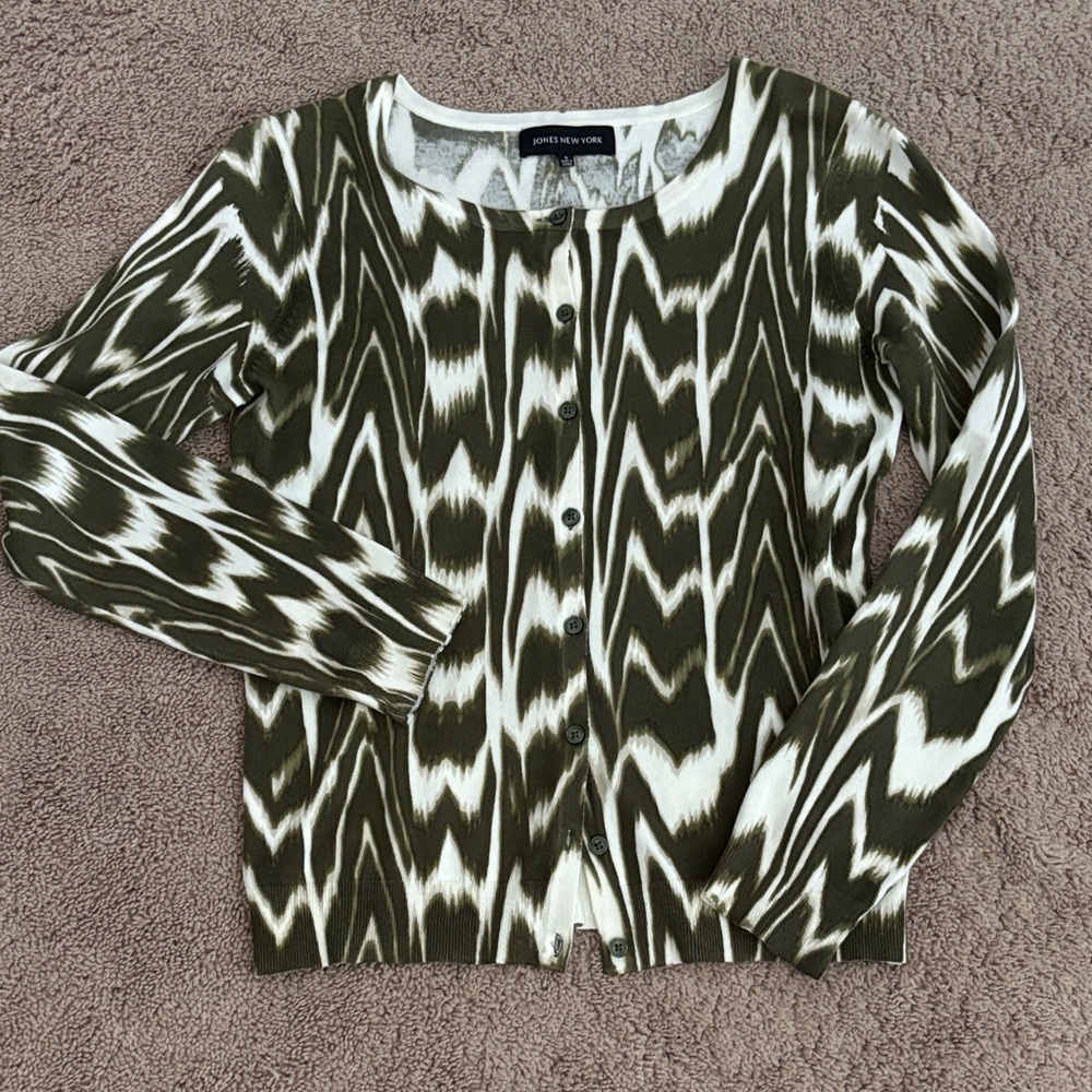 Green and White Patterned Sweater